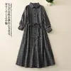 Vestido cárdigan largo a cuadros artísticos para mujer 2026, corte holgado, versátil, con cinturón de corbata para un efecto adelgazante, estilo vestido camisa