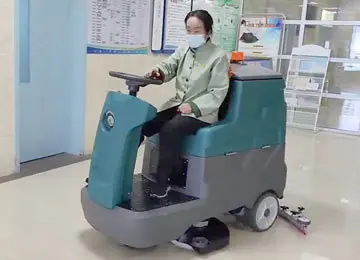 室内驾驶洗地车2
