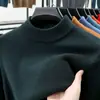 13 Colores Disponibles 2025 Nuevo Invierno Lana Peinada para Hombre Color Sólido Cuello Alto Medio Ropa de Punto para Hombre Ropa de Punto de Lana