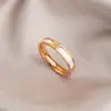 Anillo de Acero de Titanio con Tres Piedras de Concha Blanca, Lujo Ligero y Sensación de Alta Gama, para Mujer, Moda Versátil Exquisito Elegante Banda Lisa Anillo Índice de Nicho
