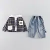 Conjunto de ropa de otoño para bebé, ropa elegante para niños y niñas de primavera y otoño, conjunto de tres piezas con capucha a cuadros, nueva ropa para niños 2026