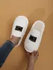 Nuevas zapatillas de felpa de algodón silenciosas para mujer para el hogar, transfronterizas, para otoño e invierno, zapatillas cálidas posparto, ajuste holgado, disponibles para dropshipping de pedidos pequeños