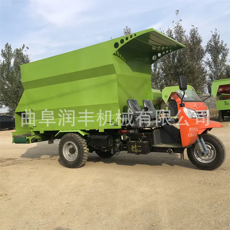 五征撒料车