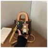 2026 Nuevo Modelo Bolso de Mujer para Comercio Exterior con Estampado de Oso Lindo, Bolso de Mano Cuadrado Pequeño, Bolso Cruzado de Hombro para Mujer Estilo Coreano