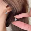 Pendientes de Plata de Ley con Circonita de Lujo Ligero 2026 Nuevos Pendientes Versátiles de Diseño de Gama Alta Estilo Minimalista Fresco Nicho Accesorios para Orejas