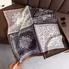 Pañuelo de cabeza de moda estilo retro americano con elementos de paisley hip-hop, pañuelo cuadrado versátil fino simple de graffiti de doble uso