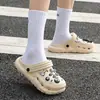 Zapatos Croc Populares Verano 2025 Zapatos Croc de Punta Cerrada para Mujer, Antideslizantes, Duraderos de EVA, Adecuados para Uso en Casa y al Aire Libre, para Hombres y Parejas