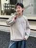 Camiseta de manga larga con cuello alto y retazos para niño, nuevo estilo otoño 2026, diseño de panda, adecuada para niños de talla mediana y grande, estilo coreano, versátil, de corte holgado y casual