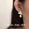 Blogger de Instagram de Corea del Sur con joyería creativa personalizada pendientes de flor y perla de plata de ley S925 nicho sentido de alta gama