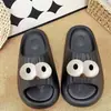 Pantuflas de dibujos animados para mujer, antideslizantes, de suela gruesa, 2024, nuevas sandalias de verano para exterior, estilo dulce de hadas