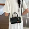 Bolso bandolera coreano texturizado con un toque de lujo ligero, bolso pequeño cuadrado simple de verano, nuevo bolso de hombro tejido versátil para mujer 2026