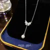 2026 Novo Estilo Simples e Elegante Colar de Laço Completo de Diamante com Pérola para Mulheres, Corrente de Clavícula com Franja de Nicho de Luxo Leve