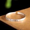 Pulseira Mantra Sânscrito de Seis Palavras Prata Pura 999 Aberta Feminina Vintage Prata Escovada