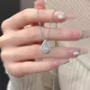Collar de Lágrimas de Diamante Brillantes País de los Sueños Gota de Agua Modelo Nuevo 2026 Lujo Ligero Estilo Exquisito Diseño de Nicho Cadena para Clavícula Personalizada