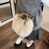 Bolsa de mão peluda para mulheres 2023 Nova bolsa plissada de outono e inverno Bolsa de nuvem de pelúcia de alta qualidade Bolsa pequena transversal de ombro único