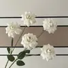 Flores de rosa artificiales de nuevo estilo, tipo flip-flap con borde rizado, para decoración de habitaciones de boda, arreglos de lugares de boda, paisajismo de centros comerciales y decoraciones de escaparates