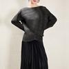 Blusa Miyake Manga Longa Irregular Feminina Design Primavera e Outono 2025 Cor Sólida Solta Casual Mais Fácil de Combinar Camiseta Manga Morcego