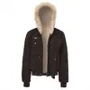 Abrigo de Algodón de Invierno para Hombre con Botonadura Diagonal, Cuello de Piel Estilo Americano, Botones de Cuerno, Capucha y un Acabado de Alta Gama