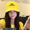 Gorra de béisbol amarilla desgastada con bordado de letras estilo americano para mujer, visera ancha, hace que la cara se vea más pequeña, gorra tipo pico para cabezas grandes