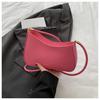 2025 Verão Nova Bolsa Transversal Estilo Minimalista Moda Bolsa de Axila Personalizada Bolsa Transversal Cor Sólida Bolsa Niche Crescent para Mulheres