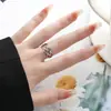 Anel Aberto com Design de Nicho Interessante Feito de Aço Inoxidável, Anel para Dedo Indicador com um Toque de Luxo Leve, Moderno e Fashion, Acessório Versátil Estilo Coreano