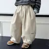 Calça Jeans Casual da Moda Lavada de Algodão Cor Sólida Nova para Meninos Primavera e Outono 2026 Nova Calça Jogger de Perna Larga Tendência