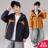 Jaqueta corta-vento forrada com fleece dupla face para meninos Estilo Primavera/Outono 2026 Nova Top Outono Colorido Patchwork Médio/Grande Infantil