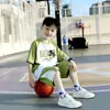 Conjunto de Camiseta de Manga Corta y Shorts para Niños 2026 Atuendo de Baloncesto de Moda para Niños Mayores, Nuevo Conjunto Deportivo de Dos Piezas de Verano para Niños