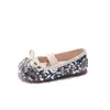 Sapatos de Couro para Meninas 2026 Primavera e Outono Novos Sapatos Infantis Sapatos de Princesa para Menininhas Mocassins de Solado Macio Sapatos Individuais com Lantejoulas Modernos