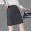Saia de Moda Primavera 2025 Feminina Nova Cintura Alta Emagrecedora Bumbum Colado Pequena Saia Evasê Casual Profissional