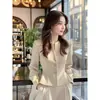 2026 Otoño Temprano Nuevo Estilo Chic Francés Chaqueta Corta Color Albaricoque de Gama Alta Única Súper Hermosa Top con Cintura Ceñida para Mujer