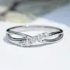 Anillo Hueco de Doble Capa con Cruz para Pareja Regalo de Vacaciones Simple con Microincrustaciones Moda Nicho Joyería de Alto Temperamento