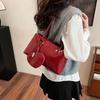 Bolso Tote de un Hombro para Viajero de Gran Capacidad Bolso de Axila de Moda 2024 Bolso Rojo para Mujer Portátil Nuevo Estilo Nicho con Texto