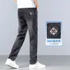Jeans ligeros de verano para hombre, pierna recta elásticos multibolsillos casuales, mezclilla de algodón de alta gama