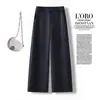 Pantalones anchos de cintura alta estilo coreano para el trabajo, diseñados para hacerte lucir más joven, con cintura elástica, corte favorecedor y un estilo relajado y casual para la temporada de otoño 2026.