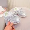Zapatos para Niña 2026 Otoño Nuevos Tenis de Encaje para Niña Zapatos de Tabla de Dibujos Animados con Moño Ligeros para Niños Pequeños