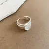 Serenidad de Té Blanco, Anillo Abierto Irregular de Perla Tejido Plegado, Anillo de Dedo Índice de Lujo Ligero de Gama Alta, Accesorio de Mano de Moda