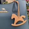 Nuevo Caballo Mecedor Colgante de Cuero Lindo Llavero Colgante de Bolsa Pony Llavero para Llaves de Coche Colgante de Cuero