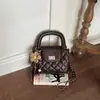 Bolsa de mão pequena estilo Chanel para mulheres, novo modelo 2026, requintada e elegante, bolsa feminina versátil, bolsa de ombro casual para o dia a dia
