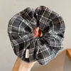 Novo scrunchie de alta qualidade para rabo de cavalo baixo 2026 para mulheres, apresentando um estilo inspirado em Melard, um acessório de cabelo retrô para outono e inverno