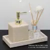 Kit de artículos de tocador de baño europeo para hotel Baño de habitación modelo Adornos de baño Botella de desinfectante de manos Botella de loción Juego de bandeja