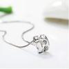Collar de diseño de nicho con sensación de luz, de lujo, sencillo y versátil, clásico, con cabeza de vaca, colgante de moissanita de imitación, joyería para mujer al por mayor