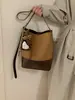 Bolsa Saco Grande Capacidade Retrô, Toque de Luxo Leve e Sofisticado, Bolsa Fosca de Nicho para Mulheres, Nova Bolsa de Ombro Outono e Inverno 2025