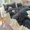 Conjunto de quatro peças de leite veludo espesso de inverno, design de princesa estilo coreano com acabamento em renda, uma capa de edredom de bebê fresca e quente