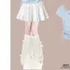 Conjunto de duas peças de verão estiloso e doce, com camiseta fresca de manga curta com cordão e saia fofa com laço para meninas