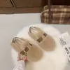 Sapatos Mary Jane de pelúcia estilo francês 2026, sapatos peludos de sola macia para outono/inverno, novos sapatos slip-on femininos para uso externo