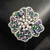 Broche Flor Cortada Cravejado de Diamantes de Luxo Acessível de Alta Qualidade, Elegante Broche Rosa de Diamantes Coloridos de Nicho, Corsage Elegante Exquisito para Mulheres