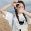 Camiseta Blanca Estilo Coreano de Seda de Leche 2026 Verano Nueva Versátil Holgada Estampado de Dibujos Animados Unisex Manga Corta Top Ins