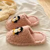 Pantuflas de Algodón con Pingüino Lindo, Estilo Hogareño Casual para Mujer, Nuevo Modelo Otoño/Invierno 2026, Versátiles para Usar en Exteriores, Zapatos Peludos Cálidos y Acogedores para el Hogar