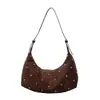 Bolso tipo dumpling retro de cuero suave de alta calidad con remaches, versátil y elegante, un bolso de nicho para el día a día con gran capacidad, diseñado para llevar debajo del brazo o como bolso cruzado para mujer